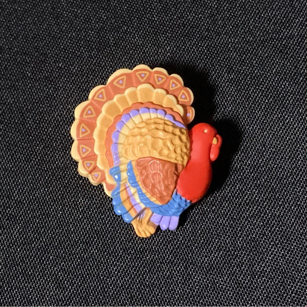 ⭐️ Vintage Hallmark Thanksgiving Tom Turkey Plastic Brooch Pin